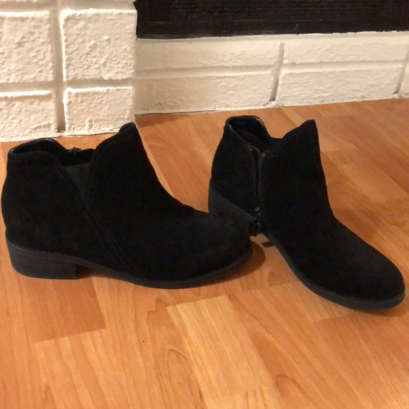 Blondo Waterproof Black Booties - Picture 1 of 2